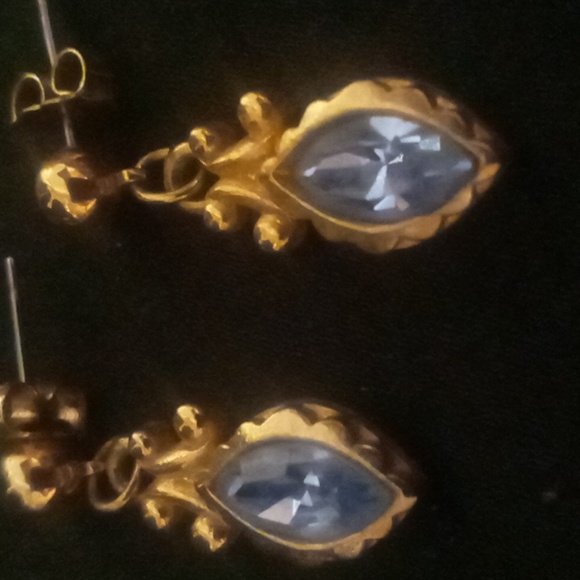Avon Victorian Style Drop Earrings Gold With A Beautiful Blue Stone Earrings. - Picture 1 of 6